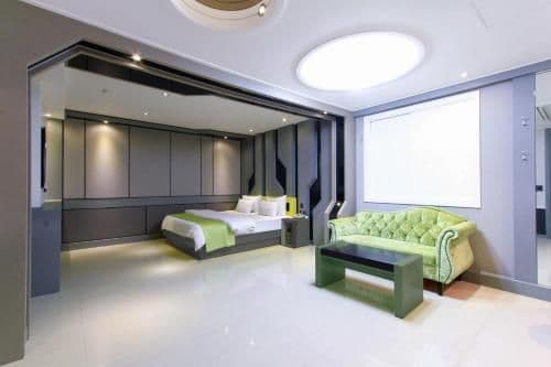 One-Bedroom Suite