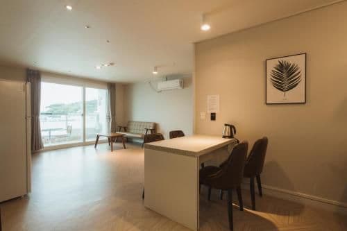 Suite Family Room - Ocean View