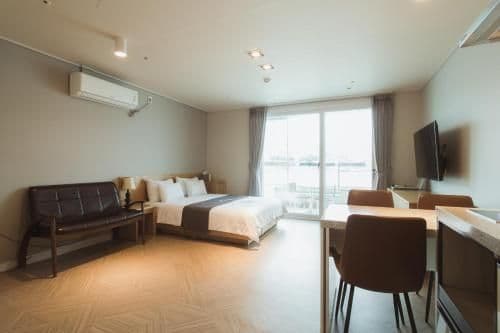 Suite Family Room - Ocean View