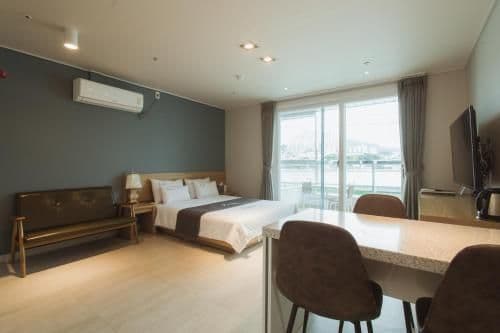 Suite Family Room - Ocean View