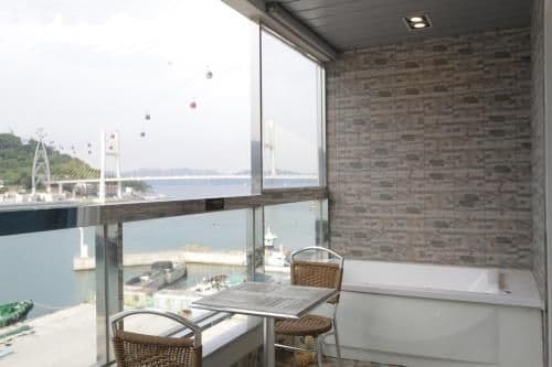 Suite Family Room - Ocean View