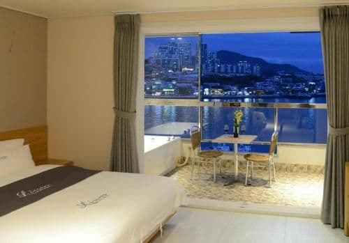 Suite Family Room - Ocean View