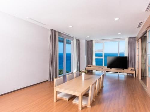 Queen Suite with Ocean View