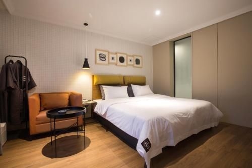 Brown-Dot Hotel Choeup2