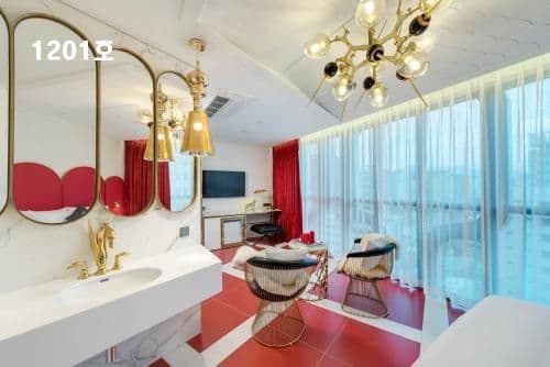 Deluxe King Room