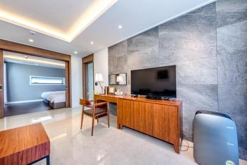 Deluxe Family Room
