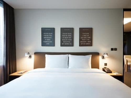 Glad House Suite