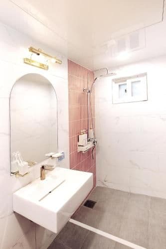Bunk Twin Room with Private Bathroom - Make up room 1 time per week