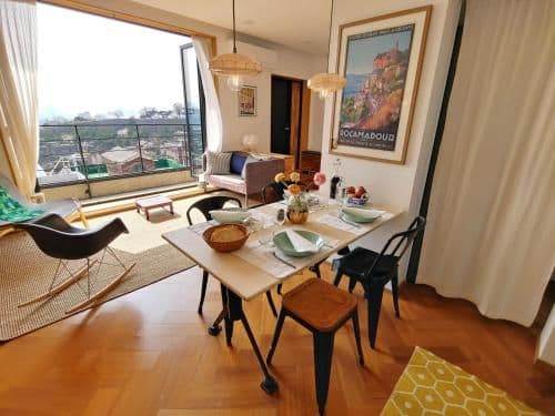 Apartment with Mountain View