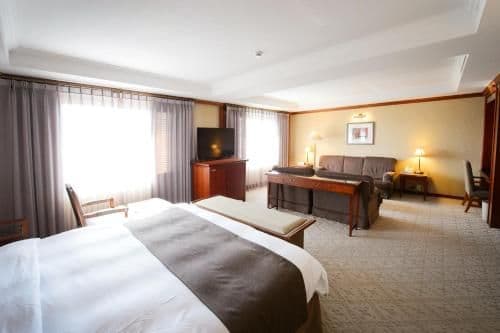 Imperial Suite with Mountain View