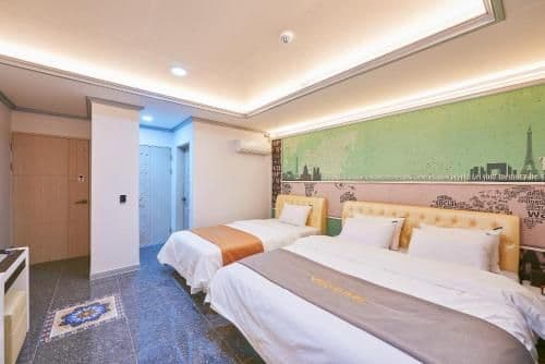 Standard Twin Room