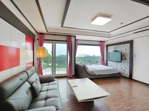 Deluxe Suite with Sea View