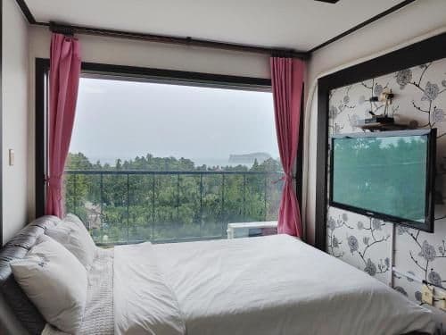 Deluxe Suite with Sea View