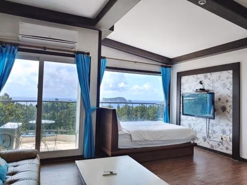 Deluxe Suite with Sea View