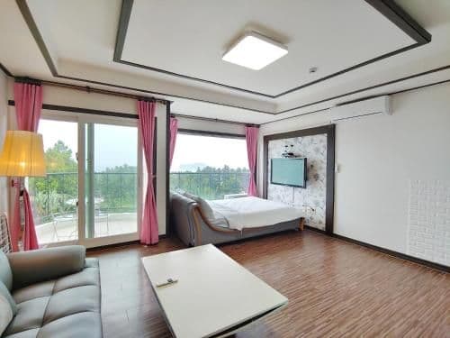 Deluxe Suite with Sea View