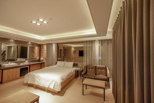 Standard Double Room with City View