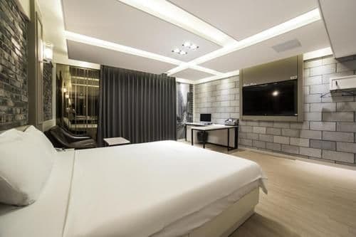Standard Double Room with City View