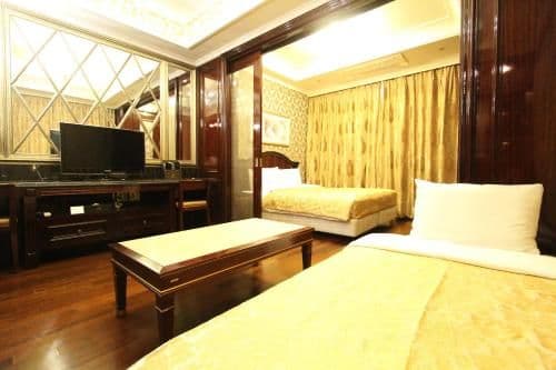 Sapphire Family Room