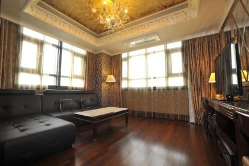 Emerald Family Room