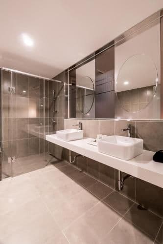 Premier Queen Room