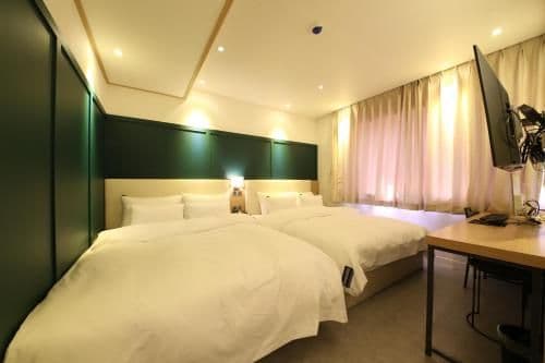 Deluxe Family Suite