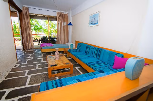 FAMILY ROOM STANDARD
