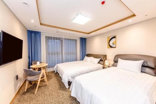 Premier Twin Room with Ocean View