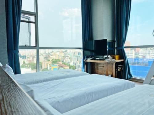 Deluxe Family Suite