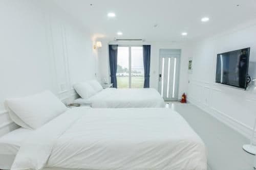 Deluxe Family Room