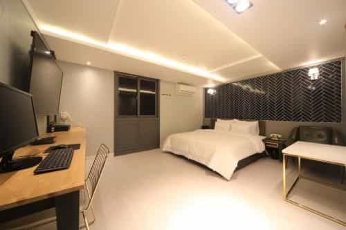 โรงแรมชีส โรงแรมชีส