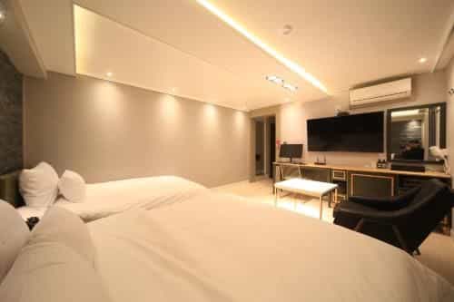 โรงแรมชีส โรงแรมชีส