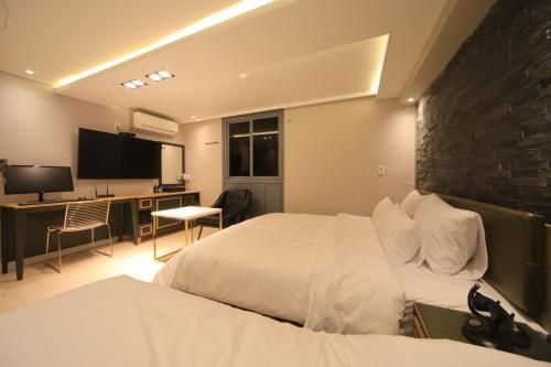 โรงแรมชีส (Hotel Cheese)2