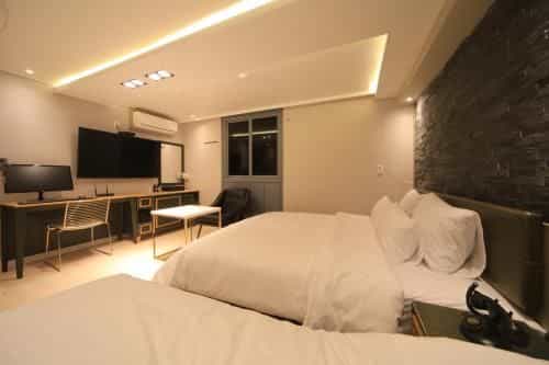 โรงแรมชีส โรงแรมชีส