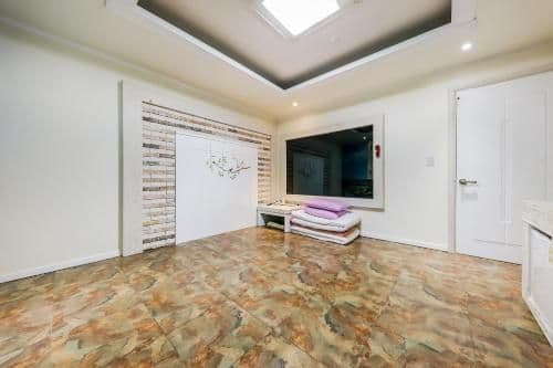 Korean Style Ondol Room