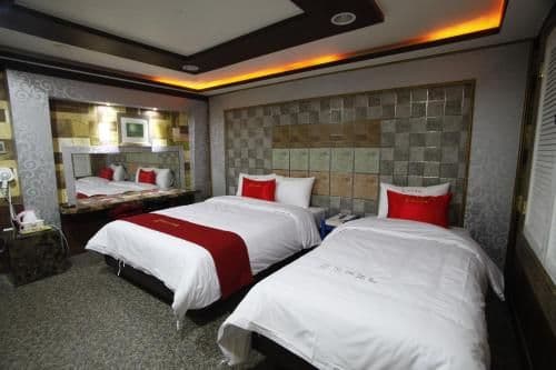 Twin Room with Private Bathroom