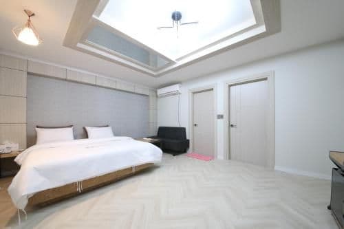 Large Double Room
