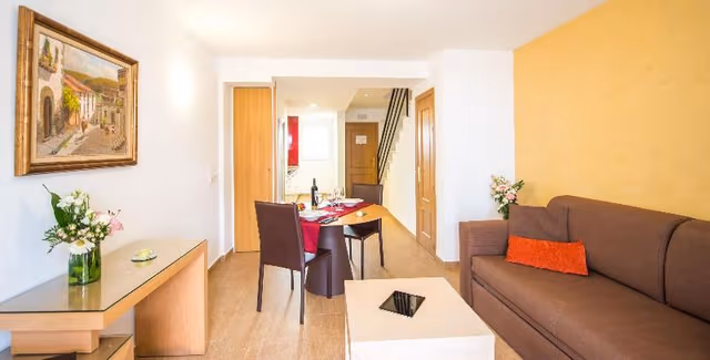 APARTMENT CAPACITY 8 TWO BEDROOMS