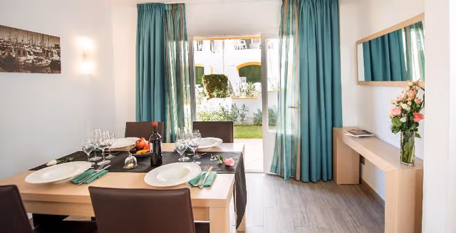 APARTMENT CAPACITY 8 THREE BEDROOMS