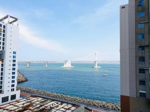 เอช อเวนิว กวางอัลลี บีช (H Avenue Gwanganri Beach)2