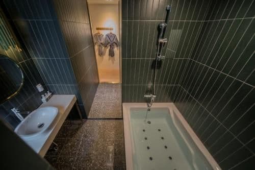 King Room with Spa Bath