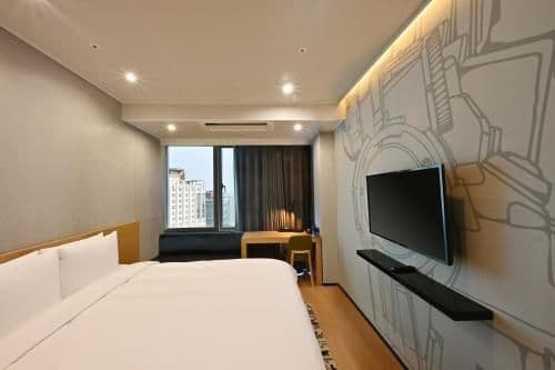 Studio with One King Bed - Ocean View