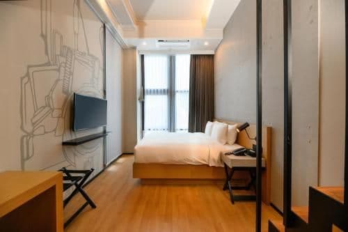 Duplex Studio with One King Bed - City View
