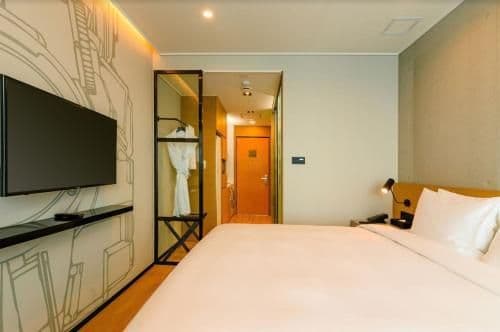 Studio with One King Bed - Ocean View