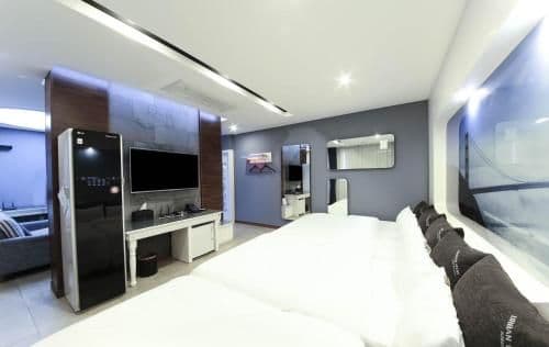 Deluxe Suite with Spa Bath