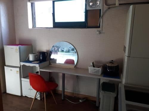 Single Room with Shared Toilet