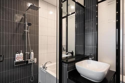 Queen Room with Spa Bath