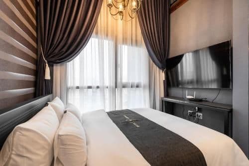 Queen Room with Spa Bath
