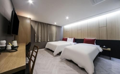 โรงแรมมารอน นัมโพ (Maron Hotel Nampo)1