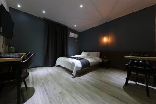 Large Single Room
