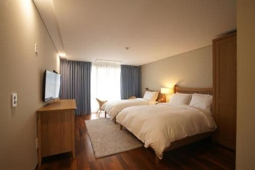 Deluxe Family Room